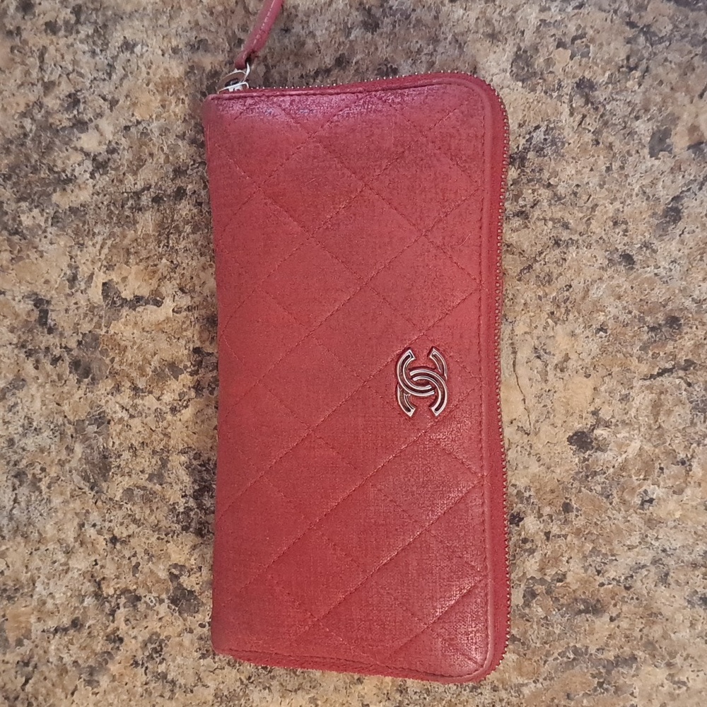 Authentic Chanel Red Quilted Zippy Wallet - Picture 2 of 11